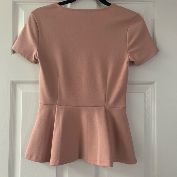 FOREVER 21 - Dusty Pink Peplum top - Size Small - Picture 4 of 4